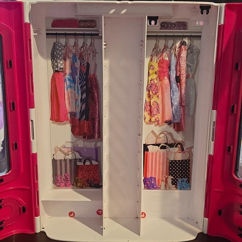 Barbie Fashion Closet in Pink and Black 2015 - Picture 3 of 7